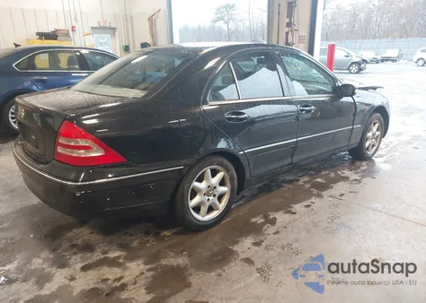 2002 Mercedes-Benz C 240 из США, поврежденный, VIN WDBRF61J02F258050